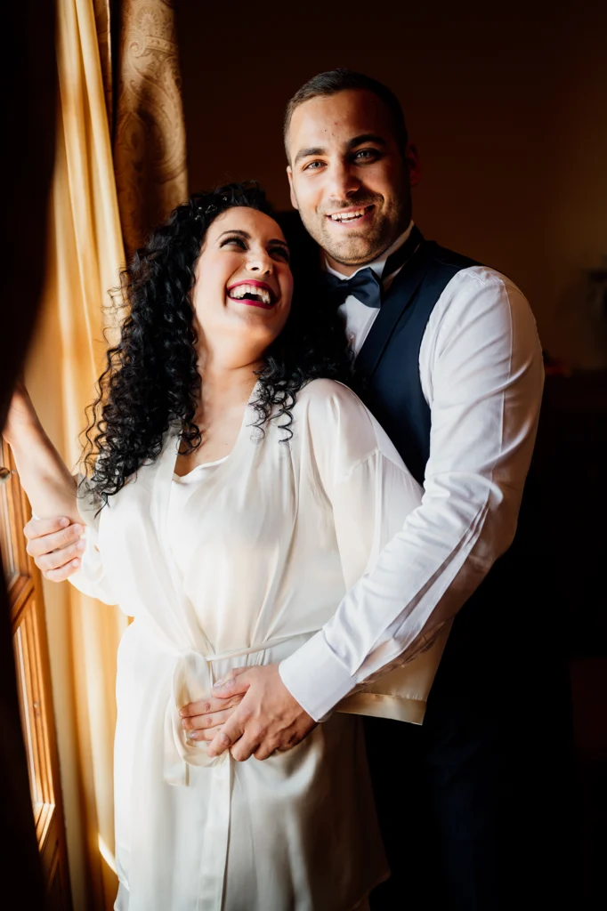 sposa e fratello sorridenti