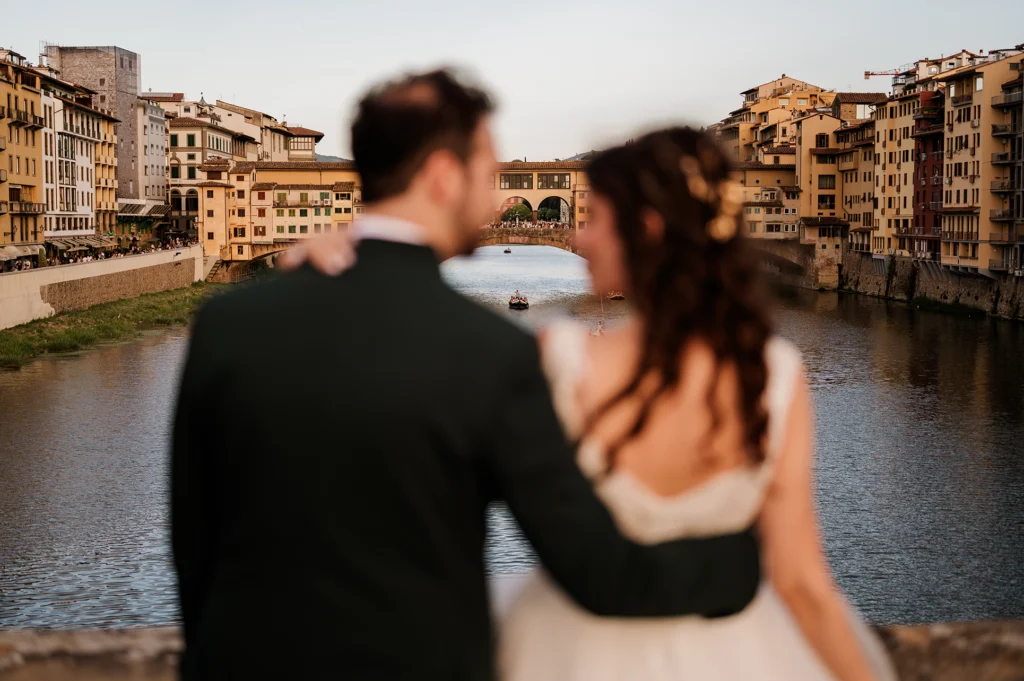 fotografo matrimoni a firenze   ponte vecchio e gli sposi