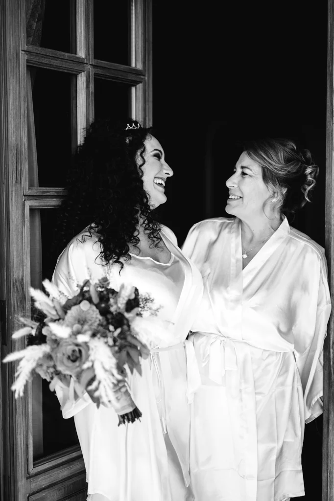 mamma e sposa in bianco e nero