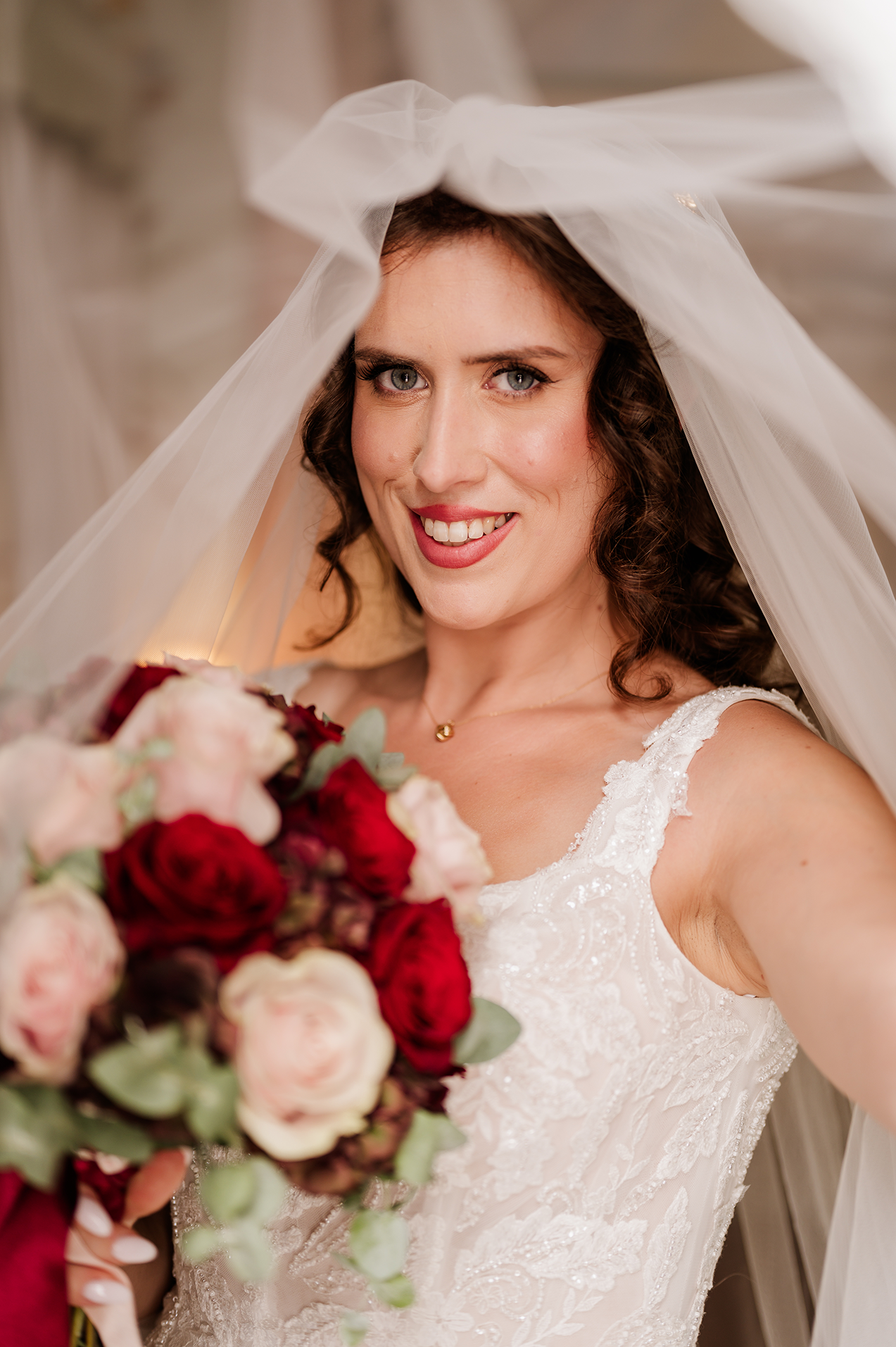 Fotografo Eventi Firenze sposa con sorriso sotto il velo