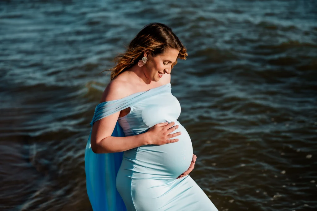 maternity in acqua al mare